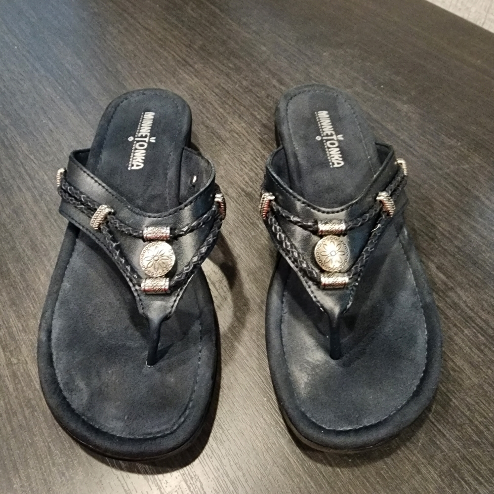 Minnetonka Silverthorne Navy western flip flops Sz 7